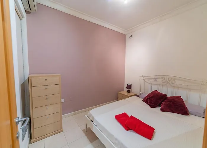 Superb Views Of Spinola Bay In Heart Of Stjulians-hosted By Sweetstay アパート Saint Julian's